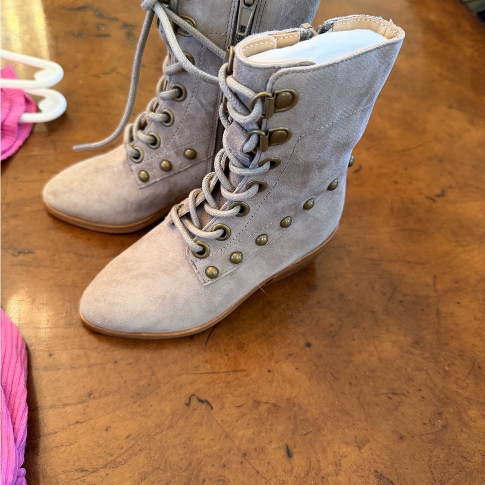 Ivy city co Girls toddler size 7 Taupe Lace-Up Ankle Boots with Stud
